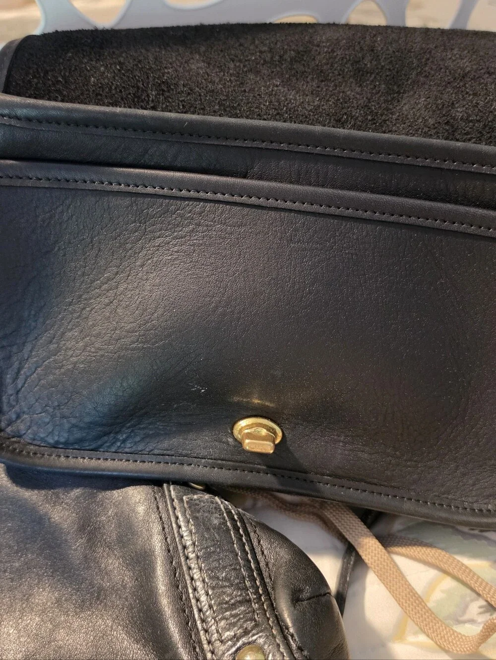 Black Leather Shoulder Bag with Gold Hardware Coach vintage original circ 1993